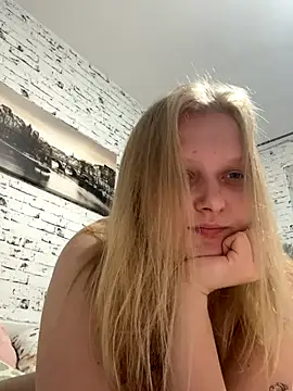 Snapshot of hotgoodgirll chatting on 12.21.25 hotgoodgirll online show from 12.21.25