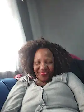 Snapshot of Mommy_Sienna chatting on 05.25.26 Mommy Sienna online show from 05.25.26