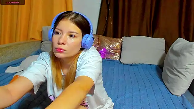 Eva purrr  online show from 11.17.25