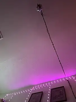 Snapshot of Redriddinghood8 chatting on 11.15.25 Redriddinghood8 online show from 11.15.25