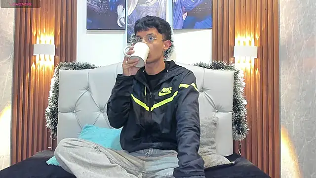 Elian Julian online show from 11.22.25