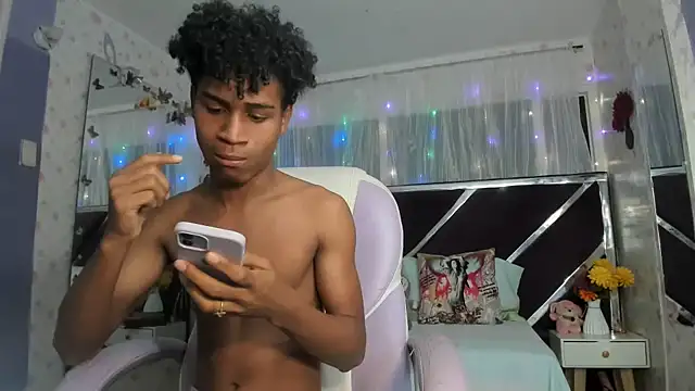 Santy bigcock 01 online show from 03.21.26
