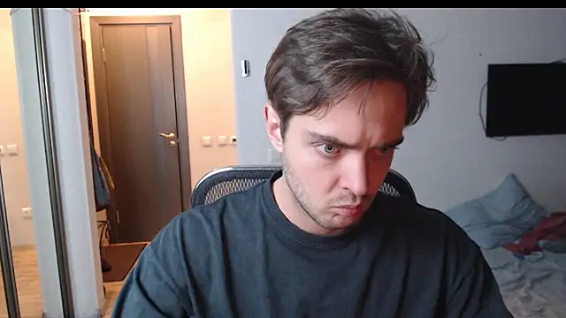 Snapshot of lucky_swimmer chatting on 12.01.25 lucky swimmer online show from 12.01.25