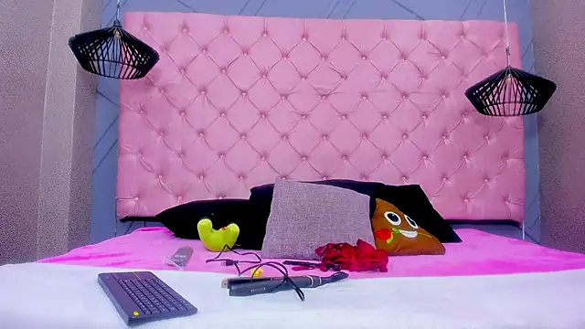 Mia Horney online show from 12.17.25