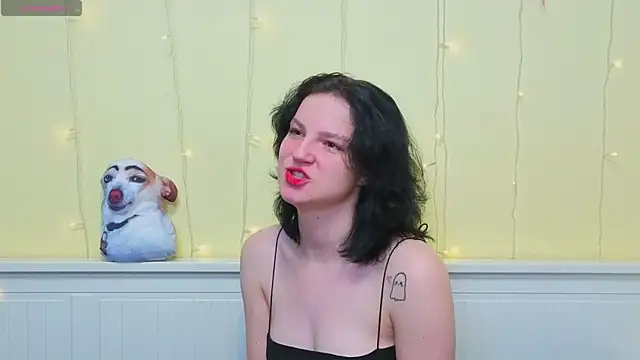 LatinaHuguenin online show from 01.12.26