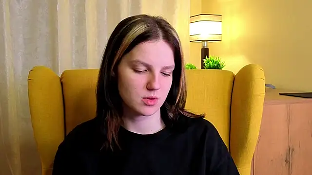 LatinaHuguenin online show from 04.11.26