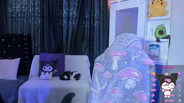 Snapshot of ravencollen chatting on 02.20.26 ravencollen online show from 02.20.26