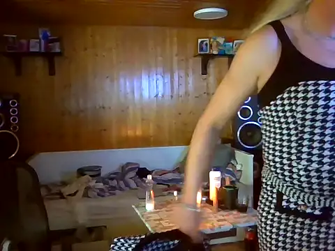 Snapshot of AgnesCross39 chatting on 12.02.25 AgnesCross39 online show from 12.02.25