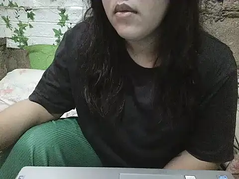 Snapshot of fluffy_raa chatting on 04.01.26 fluffy raa online show from 04.01.26