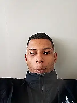 Snapshot of oPretin013 chatting on 11.09.25 oPretin013 online show from 11.09.25