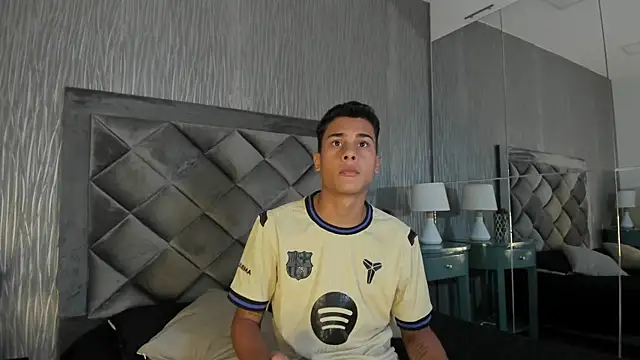 Snapshot of Dominic_Burk chatting on 11.06.25 Dominic Burk online show from 11.06.25