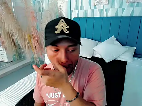 Snapshot of sebastian_cruz_ chatting on 11.09.25 sebastian cruz online show from 11.09.25