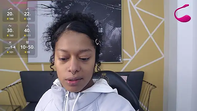 Snapshot of Agatha_Amaya chatting on 11.13.25 Agatha Amaya online show from 11.13.25
