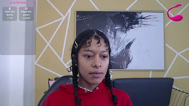 Snapshot of Agatha_Amaya chatting on 11.16.25 Agatha Amaya online show from 11.16.25