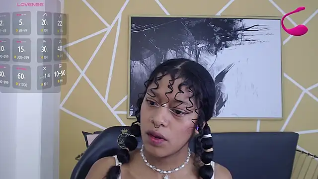 Snapshot of Agatha_Amaya chatting on 11.18.25 Agatha Amaya online show from 11.18.25