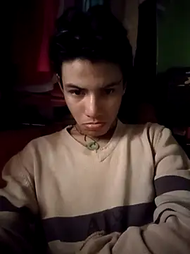 Snapshot of Luiguitw18 chatting on 11.08.25 Luiguitw18 online show from 11.08.25