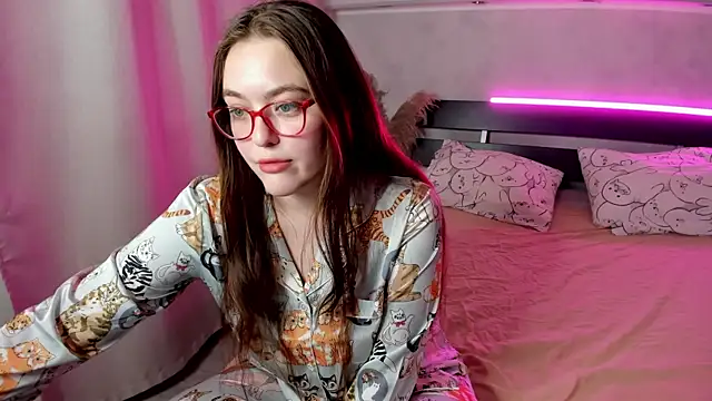 Mersedes Rosso online show from 11.18.25