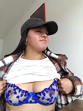 Snapshot of ALEJA__22 chatting on 04.17.26 ALEJA 22 online show from 04.17.26