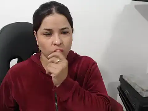 Snapshot of karol_loveet chatting on 11.06.25 karol loveet online show from 11.06.25