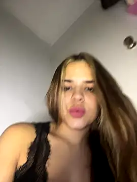 Snapshot of Sara__Secret chatting on 11.09.25 Sara Secret online show from 11.09.25