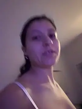 Snapshot of SaintNina chatting on 11.29.25 SaintNina online show from 11.29.25