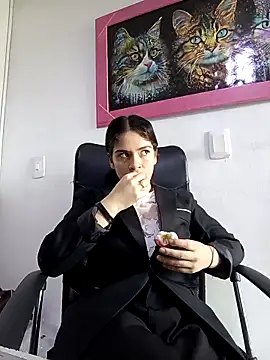 Snapshot of emilygrooe chatting on 02.26.26 emilygrooe online show from 02.26.26