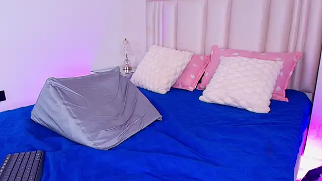 alanarose18 online show from 03.25.26