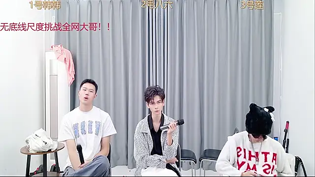 Snapshot of QYBOYS_002 chatting on 11.07.25 QYBOYS 002 online show from 11.07.25