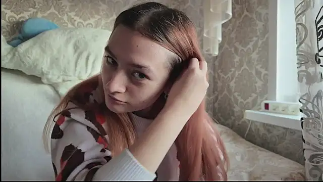 Snapshot of SweetLiaison chatting on 11.25.25 SweetLiaison online show from 11.25.25