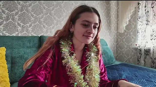 Snapshot of SweetLiaison chatting on 12.16.25 SweetLiaison online show from 12.16.25