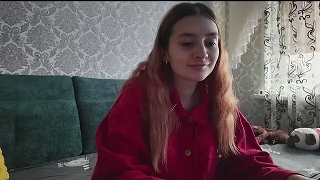 Snapshot of SweetLiaison chatting on 12.17.25 SweetLiaison online show from 12.17.25