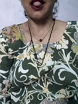 Snapshot of Piya_Bakshi chatting on 05.18.26 Piya Bakshi online show from 05.18.26