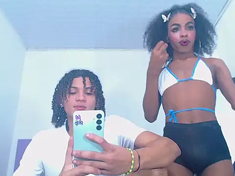 Snapshot of scoothh chatting on 11.16.25 scoothh online show from 11.16.25