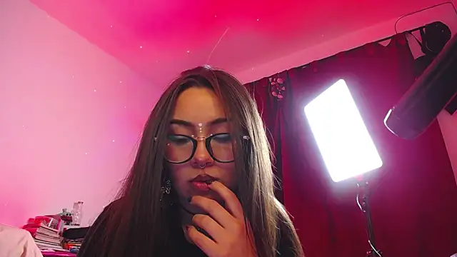  Pariiss online show from 04.21.26