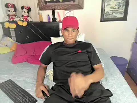 Snapshot of JUANBIGCOCK21CM chatting on 11.13.25 JUANBIGCOCK21CM online show from 11.13.25