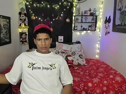 Snapshot of JUANBIGCOCK21CM chatting on 12.14.25 JUANBIGCOCK21CM online show from 12.14.25