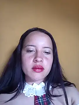 Snapshot of Chloe_2-4 chatting on 11.11.25 Chloe 2-4 online show from 11.11.25