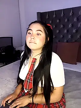 NikkiBotero online show from 11.14.25