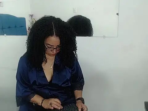 Snapshot of Karolayn_Giles chatting on 11.13.25 Karolayn Giles online show from 11.13.25