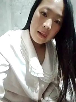 Yumiik2kk online show from 12.14.25