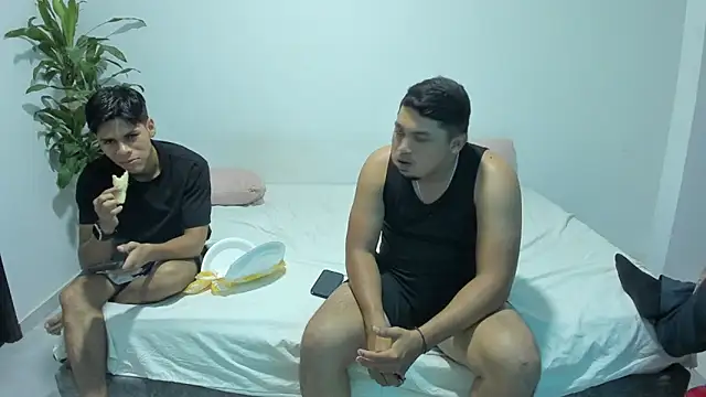 Snapshot of shark_boy28 chatting on 11.21.25 shark boy28 online show from 11.21.25