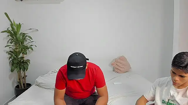 Snapshot of shark_boy28 chatting on 11.24.25 shark boy28 online show from 11.24.25