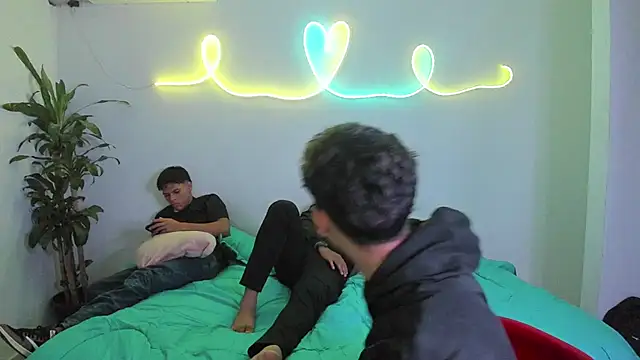 Snapshot of shark_boy28 chatting on 11.30.25 shark boy28 online show from 11.30.25