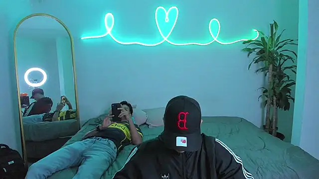 Snapshot of shark_boy28 chatting on 12.02.25 shark boy28 online show from 12.02.25