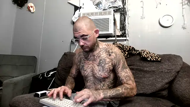 Snapshot of trickydickydaddy chatting on 06.21.26 trickydickydaddy online show from 06.21.26