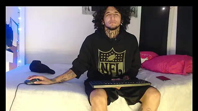 Snapshot of Yuki_mil chatting on 11.08.25 Yuki mil online show from 11.08.25