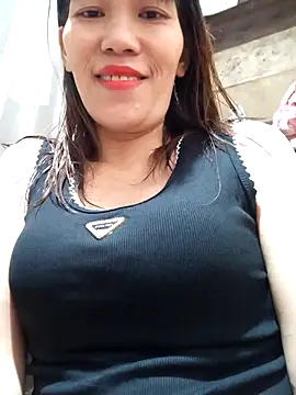 Snapshot of Hini68 chatting on 11.13.25 Hini68 online show from 11.13.25