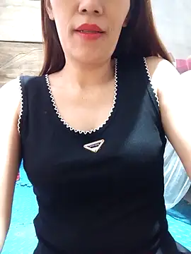 Snapshot of Hini68 chatting on 11.15.25 Hini68 online show from 11.15.25