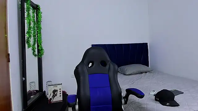 Snapshot of trevor_belmontt chatting on 11.30.25 trevor belmontt online show from 11.30.25