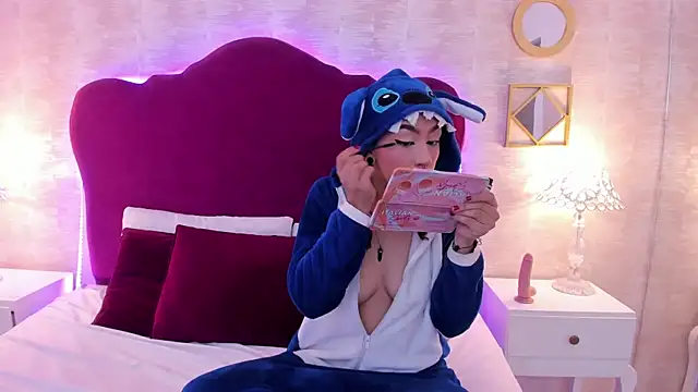 EllaEvanz online show from 12.21.25